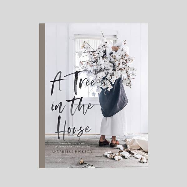 ספר עיצוב A tree in the house